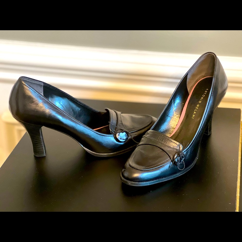 Size 8 beautiful black dress/casual pump like heel.  Like new, worn once.